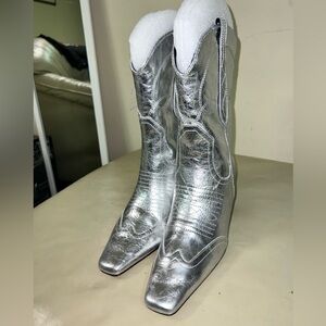 Steve Madden Metallic Silver Western Booties – Excellent Condition